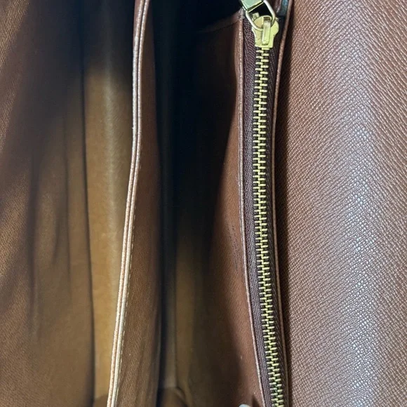 Louis Vuitton Raspail - Picture 15 of 16